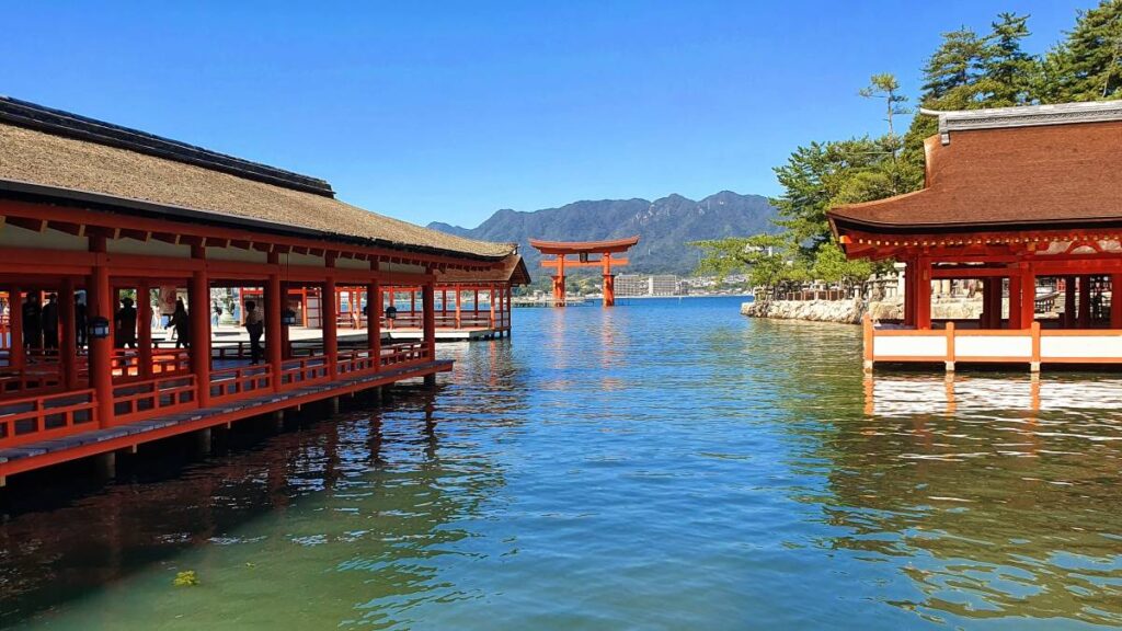 itsukushima-shrine-torii