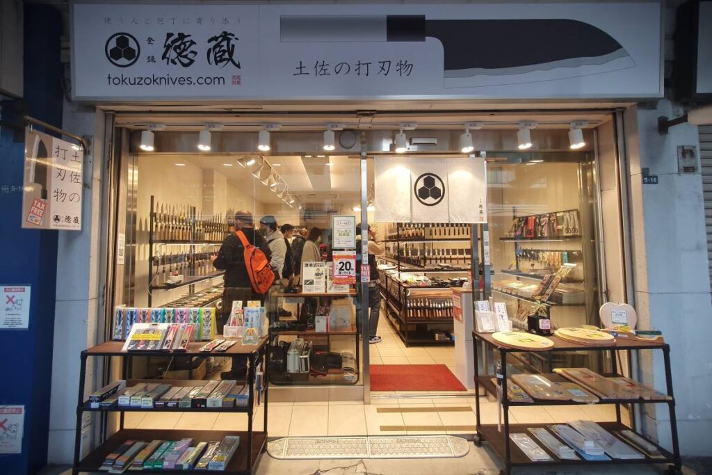 tozoku-storefront